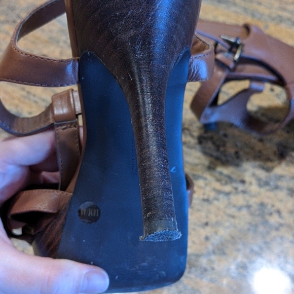 BCBG heels - Picture 7 of 8